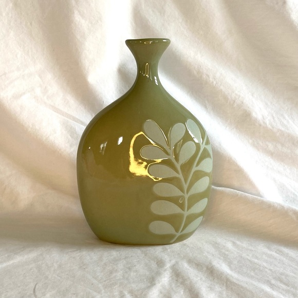 Olive Green Vase with Leaf Pattern. - Picture 3 of 7